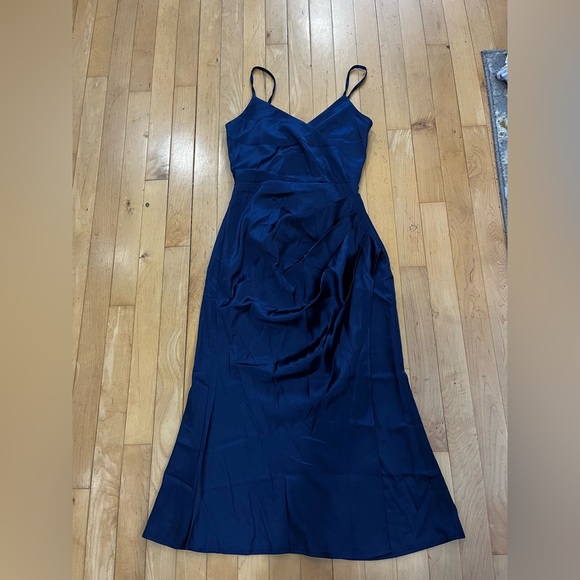 🆕White Fox Elegant Navy Blue Satin Dress - Picture 2 of 4
